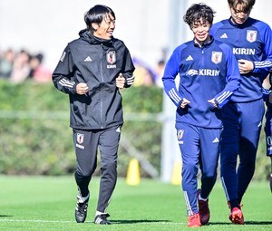 【タイ戦で先発の伊藤涼太郎が日本代表に懸ける思い(2)】中村憲剛氏のアドバイスを胸に挑む代表デビューマッチ。川崎と日本代表をけん引したMFの「大事だよ」という“金言”の画像