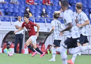 浦和レッズ「最大級の死角」サイドの視点（１）“出口”を失ったボールの画像