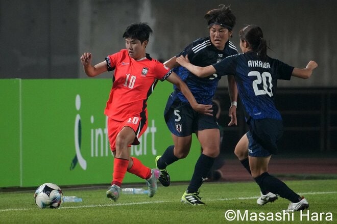 韓国戦ワントップ起用の｢なでしこ新星｣強烈ミドル弾で幕開け！ 後半｢美人すぎる10番｣がトップ下出場も…澤穂希の同僚｢女メッシ｣の奮闘で優勝の行方は最終戦へ【日本代表vs韓国代表】激闘PHOTOギャラリーの画像007