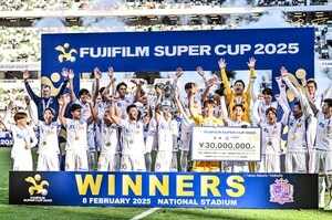 「やっぱご本人出演でしたか！」Jリーグが公開した感動する開幕動画に「本物の芸能人夫婦サポ」がまさかの登場で驚きの声続々！ 本人も「夫婦で出演してます！」と自己申告して話題にの画像