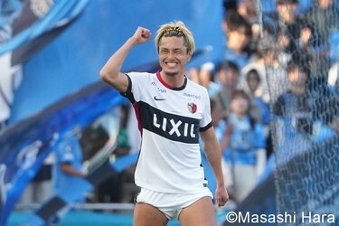 王者”鹿島の貫禄2発！ 耐えた前半から“10分間の転調”鈴木優磨＆レオ
