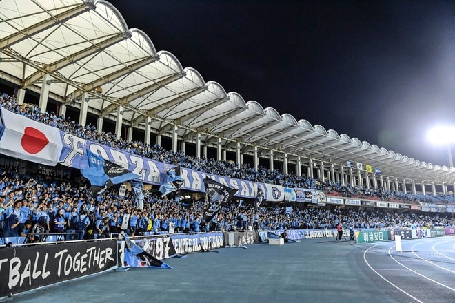 【サポーターアルバム】水曜開催の横浜FC戦に2万人が駆け付けた川崎フロンターレのサポーター写真47枚！ 勝利後の笑顔ショット「川崎フロンターレー横浜FC」の画像025