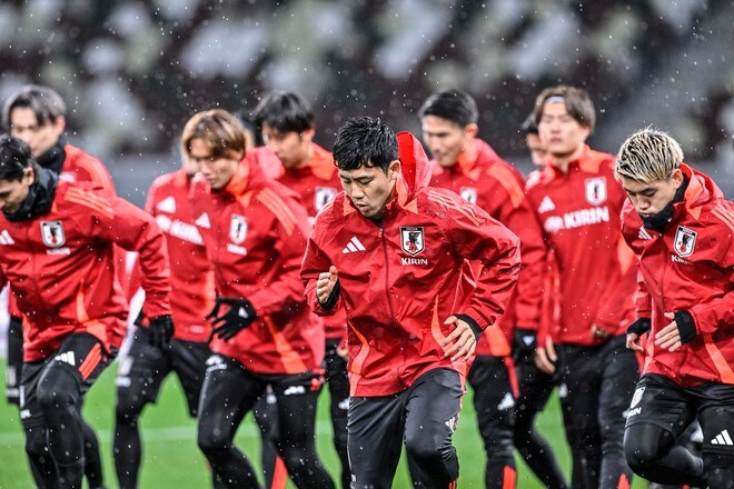 「雨粒でよりフォトジェニック」北朝鮮戦前日に豪雨の中で練習する日本代表が「雨降っても爽やか」と注目される！「すげえイケメンしかいないわ」の声の画像