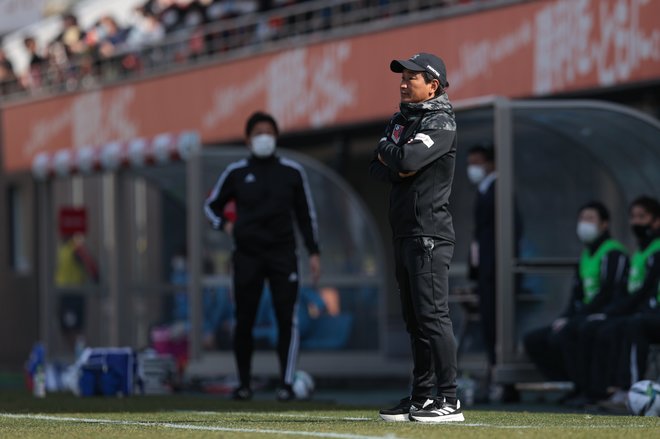 【J2「総合力」】「3対0」から追いつかれた横浜FC、「5試合連続勝利なし」の東京Vの一方、2連勝で「J3降格圏脱出」の大宮…上昇・下降気流の「分岐点」!【戸塚啓のJ2のミカタ】(2)の画像
