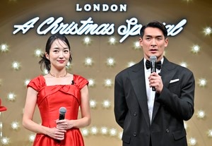 「可愛いが過ぎる」「妻降臨」槙野智章の引退試合に突如、本田圭佑が「槙野の人気女優妻」をエスコート出場させた！「美人や」「本当良いご夫婦だ」「幸せな人生やな」の声の画像