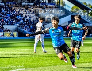 川崎イレブンとＪ３のマスコットが等々力最終戦で一緒にあいさつ！ その優しすぎる理由とは!?の画像