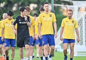 【サッカー日本代表】カタールワールドカップ・ドイツ戦に勝利した翌日の練習で、冨安健洋＆酒井宏樹が違和感で別メニュー！ コスタリカ戦は最終ラインに不安を抱えて挑む可能性の画像