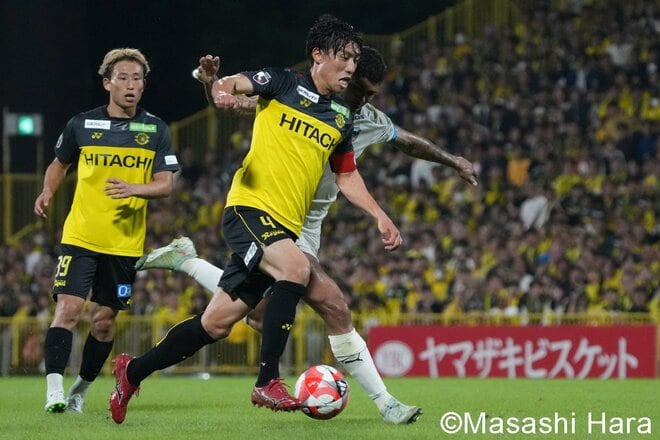 奏功した日本代表FWの投入タイミング！｢誰も、何もあきらめることなく、信じてプレーしてくれた｣柏ロドリゲス監督が誇った日立台での“歴史的”逆転勝利【柏レイソルvs川崎フロンターレ】激闘PHOTOギャラリーの画像005