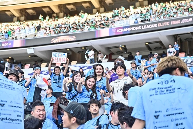 【サポーターアルバム】アジア青覇を果たすべく700人の川崎サポーターがACLE決勝に駆け付けた！ 現地で声援を送ったサポーター写真72枚「アル・アハリー川崎フロンターレ(2)」の画像023