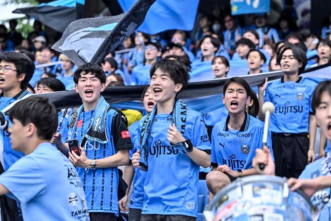 【サポーターアルバム(3)】G大阪戦での観客席＆入場時の川崎フロンターレのサポーター写真77枚！選手と手をつないだ子どもたちなど現地写真「川崎フロンターレーガンバ大阪(3)」の画像066