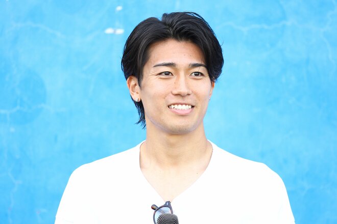｢かっこいい…｣お母さんたちもため息。W杯で1ゴール1アシスト、日本代表・中村敬斗が原点の“特別な場所”へ完全サプライズ訪問【密着ルポ前編】の画像004
