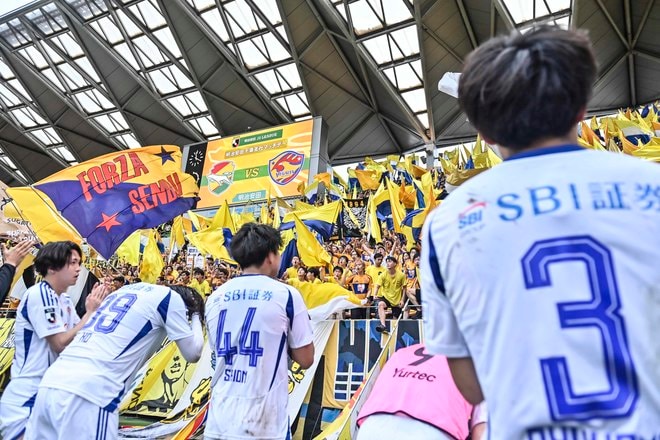 【仙台サポーターアルバム(2)】雨の試合に2000人！ 現地撮影した「ベガルタ仙台のサポーター写真99枚」！「ジェフユナイテッド千葉ーベガルタ仙台」の画像049