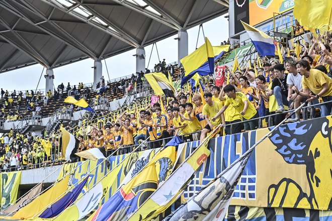 【仙台サポーターアルバム(2)】雨の試合に2000人！ 現地撮影した「ベガルタ仙台のサポーター写真99枚」！「ジェフユナイテッド千葉ーベガルタ仙台」の画像067