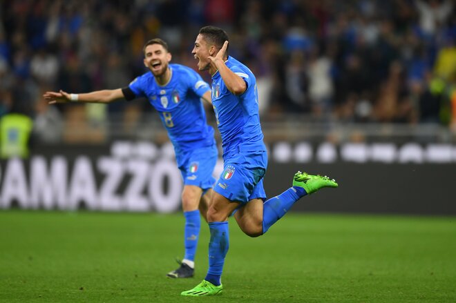 「マジでえぐい」!! 未勝利のサッカーイングランド代表撃破のイタリア代表FWのゴールが「ラブリーなタッチ」など話題に! 背番号10が決めた衝撃の「決勝ゴール」【動画】の画像