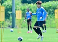 「めっちゃレアやん」急きょ変更の湘南の「白いGKユニフォーム」が話題に！「シンプルでカッコいい」「これが1番いい！」などの声が上がるの画像