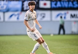 【鬼木達監督が日本代表召集直前に語った川崎DF高井幸大への期待と変化(2)】J1戦のHTで見せた変化とは……「できるだけ早く一緒にやらせよう」と振り返る高校生でのプロ昇格の経緯の画像