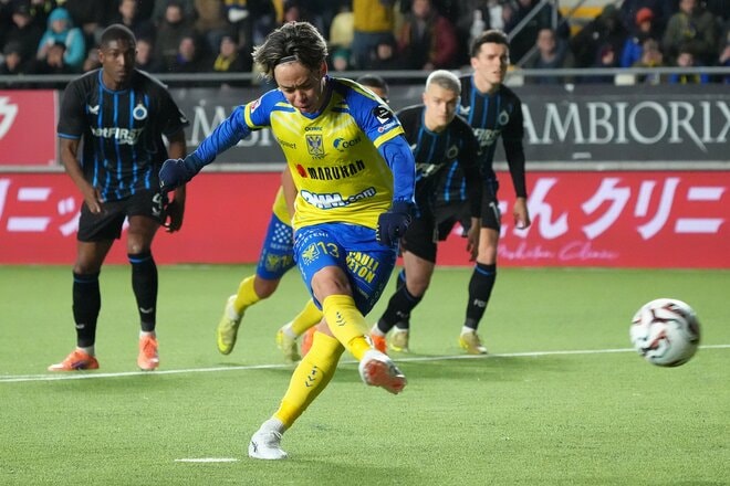 キャプテン谷口彰悟ら｢日本人5人｣が先発！ベルギーリーグ｢5連勝｣で2位浮上！後藤啓介が抱きついた｢相手｣！シントトロイデン｢熱狂のスタジアム｣潜入【シントトロイデンvsクラブ・ブルージュ】PHOTOギャラリーの画像011