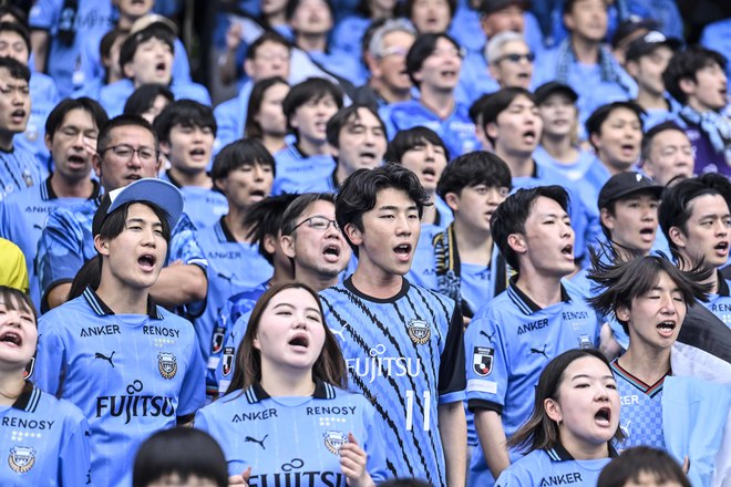 【サポーターアルバム(3)】G大阪戦での観客席＆入場時の川崎フロンターレのサポーター写真77枚！選手と手をつないだ子どもたちなど現地写真「川崎フロンターレーガンバ大阪(3)」の画像063