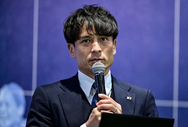 「どこぞの俳優さんかと…」「かっこ良すぎです」日本サッカー協会次期会長の宮本恒靖氏、イルミネーションを背景にコート着用の「おしゃれ写真」が話題に！ ファンから歓喜の声多数の画像