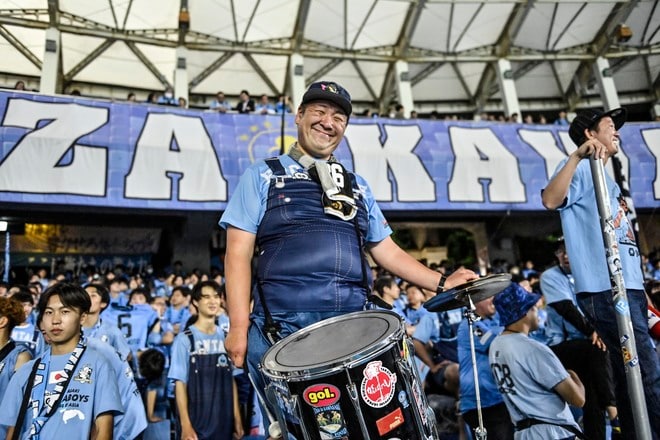 【サポーターアルバム】水曜開催の横浜FC戦に2万人が駆け付けた川崎フロンターレのサポーター写真47枚！ 勝利後の笑顔ショット「川崎フロンターレー横浜FC」の画像012