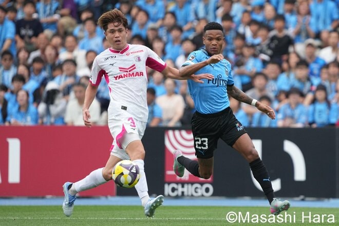 神セーブに｢頭を抱えた｣山田新、助っ人が｢技アリ＆気持ち｣の2ゴール、サッカー日本代表DF20歳も｢破顔一笑｣、等々力劇場の名勝負【川崎フロンターレvsセレッソ大阪】PHOTOギャラリーの画像002