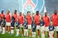 運命の大一番！サッカー日本代表・伊東純也、中村敬斗、関根大輝が語った｢世界一のクラブ｣と｢降格プレーオフ｣(2)敬斗＆純也メダル記念ショットと先制点｢カードをもらってもいい｣プレー【激闘後21連写】の画像002