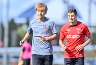 「なまらめんこいいいいいいい」J2札幌のシオラレオネ代表FWがピッチ外で人気急上昇！「恋ダンスポーズですか？」「可愛い系もいけるなんて万能型FW」などの声の画像