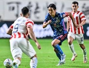 「命がけの守備だ」「ニンジャ」シュツットガルトMF原口元気の「空飛ぶスーパークリア映像」が、脅威の34万回再生！ ブンデス公式が公開した、渾身プレーの画像