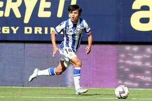 「小野伸二と同じ匂いがする」サッカー日本代表・久保建英が見せた「圧巻トラップ」に絶賛の声!「バルセロナ戦」に向けたトレーニングで好調アピール！【動画】の画像