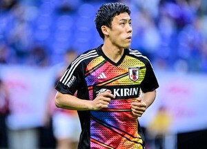 「推進力凄すぎる」遠藤航の鋭い出足からのインターセプト＆ワンツー＆股抜きフィニッシュが会心！「さすがキャプテン」「何でも出来て草」と称賛の声が集まるの画像