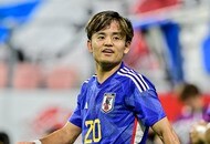 「日本よりこっちにいるほうがどう見てもホーム感ある」久保建英のソシエダ合流姿にファンのコメント続々！「バーバリーのハーフパンツめっちゃいいな」とファッションにも注目の画像