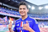 ｢バチクソかっこええ!!｣J1横浜FMの“タイムレス”スペシャル限定ユニに大反響！｢襟付きめっちゃかっこよ｣｢普段使いすらできそう｣｢アンカーエンブレムもいい」