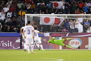 小久保｢神セーブ」連発のウラ事情と90分の｢退屈な試合｣が示す計算と重圧【優勝サッカーU23日本代表｢決勝AT17分間｣の舞台裏とパリ五輪｢上位進出｣の課題】(2)の画像