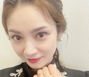 ｢目がそっくり！｣日本代表DF長友佑都の美人妻・平愛梨、長男とおそろコーデの思い出ショット公開｢ママだけ見た目が変わってない!!｣の画像