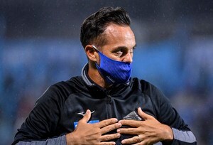 「監督がお買い物とか聞いたことあるか？」ガンバ大阪の公式ショップにダニエル・ポヤトス監督が姿を表す！ 「人柄を感じる」とサポーターの心を掴むの画像