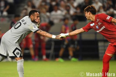 本気で楽しむ」ブラジル代表・ネイマールの“仰天プレー”にどよめいたスタジアム【ガンバ大阪vsパリ・サンジェルマン】(1) | サッカー批評Web