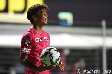 画像 写真 J1分析 試合前のキャプテン 乾貴士の 失敗 とは セレッソ大阪対コンサドーレ札幌 ことごとくうまく行かない日もある 1 Jリーグ 国内 ニュース サッカー批評web