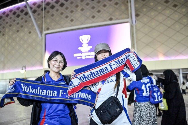 【サポーターアルバム】「横浜F・マリノス―アル・ナスル」サウジアラビア・ジェッダに約700人駆け付け、チームに声援送る！ 現地撮影66枚のサポーターPhotoの画像056