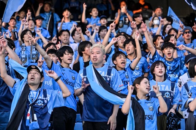 【サポーターアルバム】平日ナイターの試合前から駆け付けた川崎フロンターレのサポーター写真84枚！ 夕日に照らされながらの等々力ショット「川崎フロンターレー横浜FC」の画像035