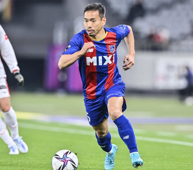 「笑い止まらん」「まだ根に持ってるw」日本代表・長友佑都のFC東京への「不満爆発」にサポーターが反応! “バス置き去り事件”の改善策を練習中に要望の画像