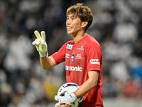 ｢シン様ヒガ神様｣ACL2勝利のG大阪の帰国機内ショット公開！ クリーンシート立役者GKの｢年齢を感じざるを得ない｣ピースがダサい!?｢なんのゲームしてるんか気になる｣