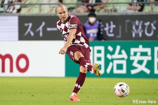 「神戸にはイニエスタがいる」原悦生PHOTOギャラリー「サッカー遠近」 神戸ー札幌の画像