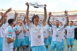 サッカー日本代表・板倉滉がシャルケ退団を発表!!買取オプションを行使せず…公式ツイッターが感謝を込めスーパープレー集を投稿｢今後の活躍を祈っています｣【動画】の画像