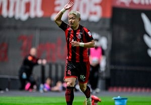 「マジでイーグルショットじゃん」J1札幌・菅大輝が決めた豪快すぎる「キャノン砲ゴール」が大絶賛！ ゴールを導いた2人の”動き”にも「ロマーリオの様なスルー」など称賛集まるの画像