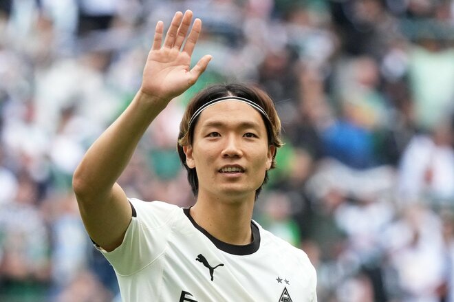 「えー京都に来てはるん」日本代表DF板倉滉の名物「鴨川等間隔」体育座りショットが話題!「ちょこんとしてて可愛い」「風景に馴染んでますね」の声の画像