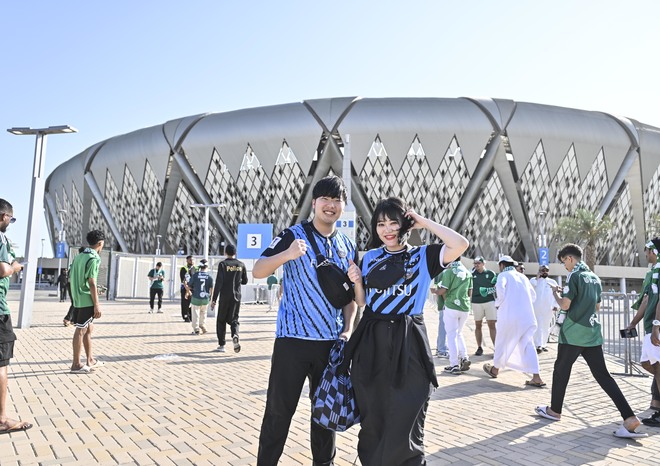 【サポーターアルバム】川崎のアジア王者を願って、ACLE決勝直前にスタジアム前で撮影した83枚のサポーター写真！ 「アル・アハリー川崎フロンターレ」の画像041