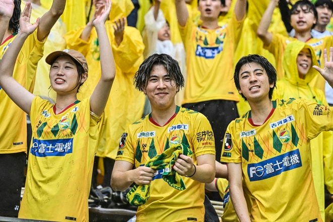 【千葉サポーターアルバム】雨の中で首位堅持のチームを後押しした「ジェフユナイテッド千葉のサポーター写真99枚」！ ゴール裏の熱狂ショット「ジェフユナイテッド千葉ーベガルタ仙台」の画像071