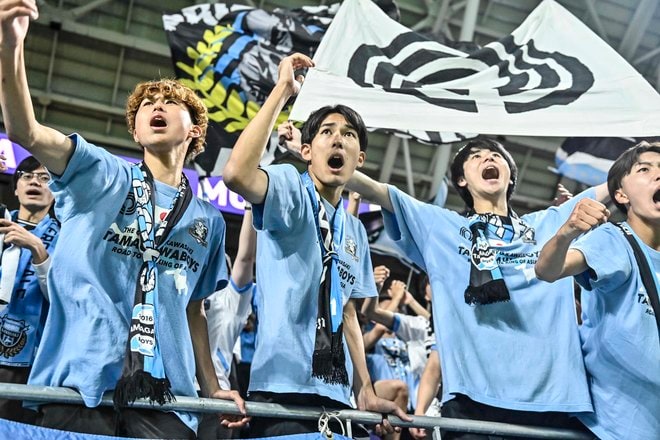 【サポーターアルバム】敵地で勝利を掴んだ川崎フロンターレのサポーター写真75枚！ 圧巻の応援で勝ち越し導く「サンフレッチェ広島ー川崎フロンターレ」の画像056