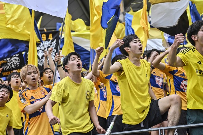 【仙台サポーターアルバム(2)】雨の試合に2000人！ 現地撮影した「ベガルタ仙台のサポーター写真99枚」！「ジェフユナイテッド千葉ーベガルタ仙台」の画像055