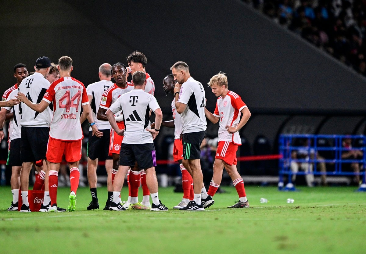 リバプールFC サイン入りフォトグラフ写真 フレーム付き リバプールFC